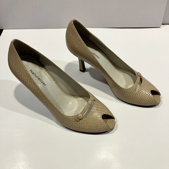 Naturalizer Beige Leather Crocodile Pumps Peep Toe Heels Size 9M EUC - Picture 1 of 11